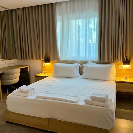 Ξενοδοχείο Giulia Center 4*