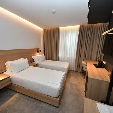 Ξενοδοχείο Giulia Center 4*