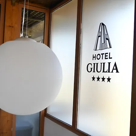 Giulia Center Ξενοδοχείο 4*