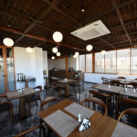Giulia Center 4*
